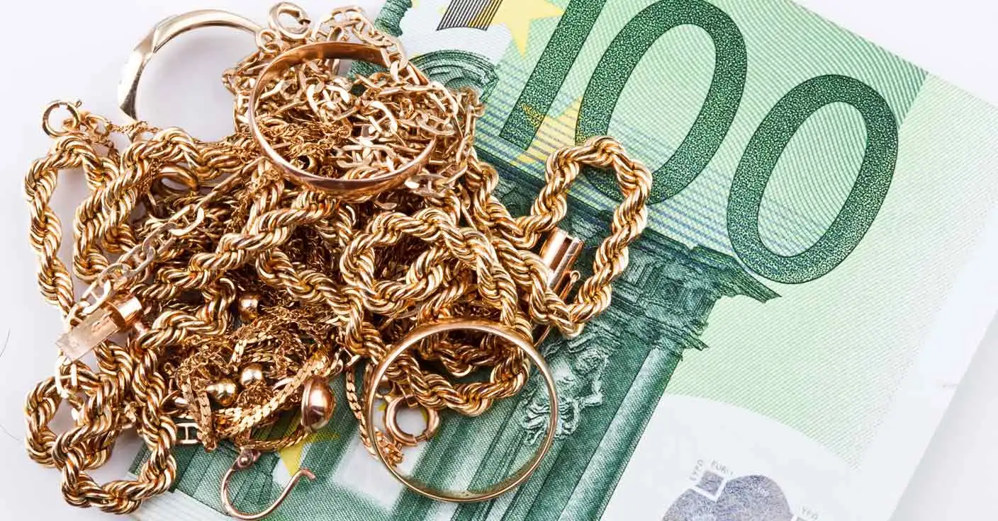 Altgold auf einem 100&euro;-Schein