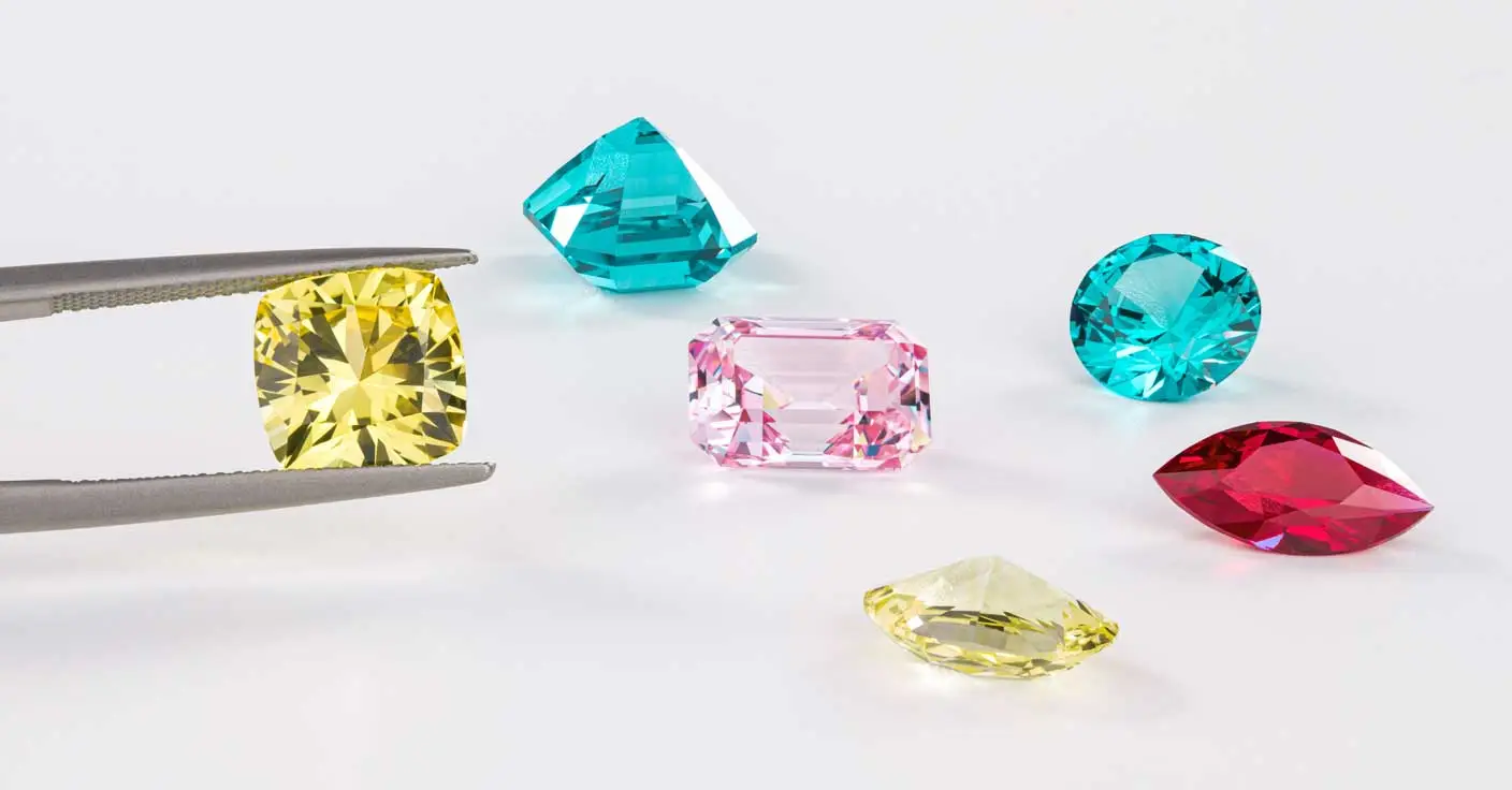 Farbige Edelsteine und Diamanten