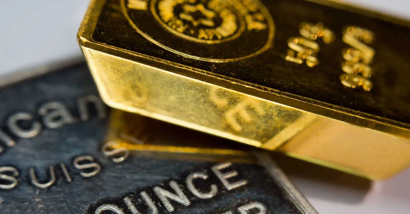 Goldbarren und Silberbarren